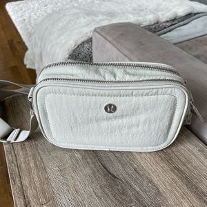 Lululemon crossover purse like new!
